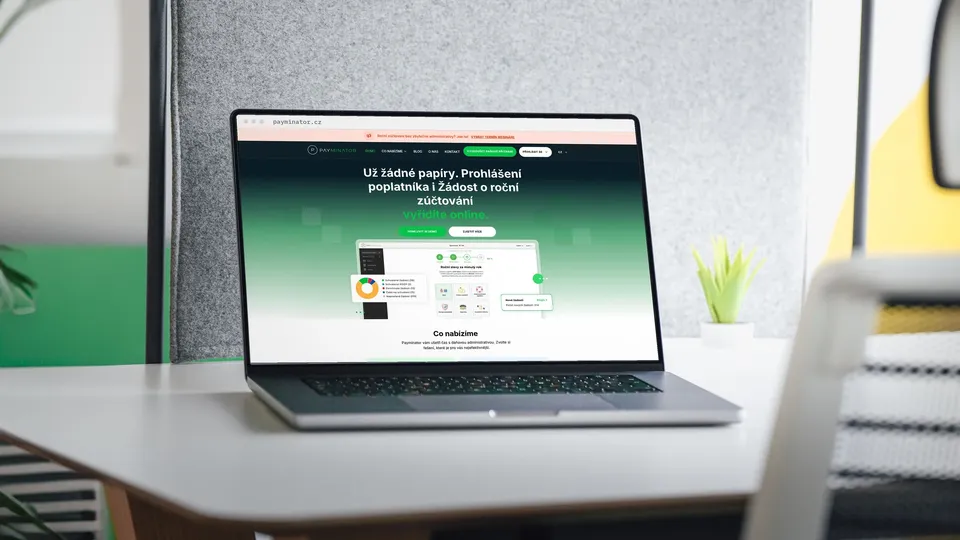 Úvodní stránka webu Payminator s lištou o webináři a ukázkou aplikace
